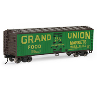 Eve Model C8747 HO 1:87 Wood Side Reefer 40ft Model Boxcar Green